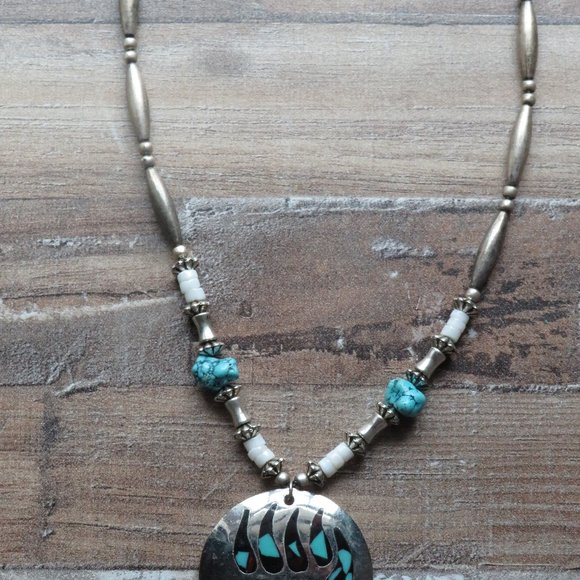 NECKLACE - Picture 2 of 3